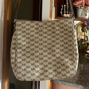Michael Kors Messenger Crossbody
Bag Brown